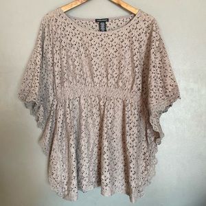 🛍️Lace Butterfly Sleeve Top Valerie Stevens 3 for $15!